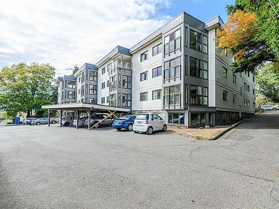 3rd image of 1875 Lansdowne Rd #201