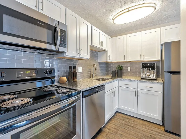 Webster Manor Apartment Homes — Photo 1