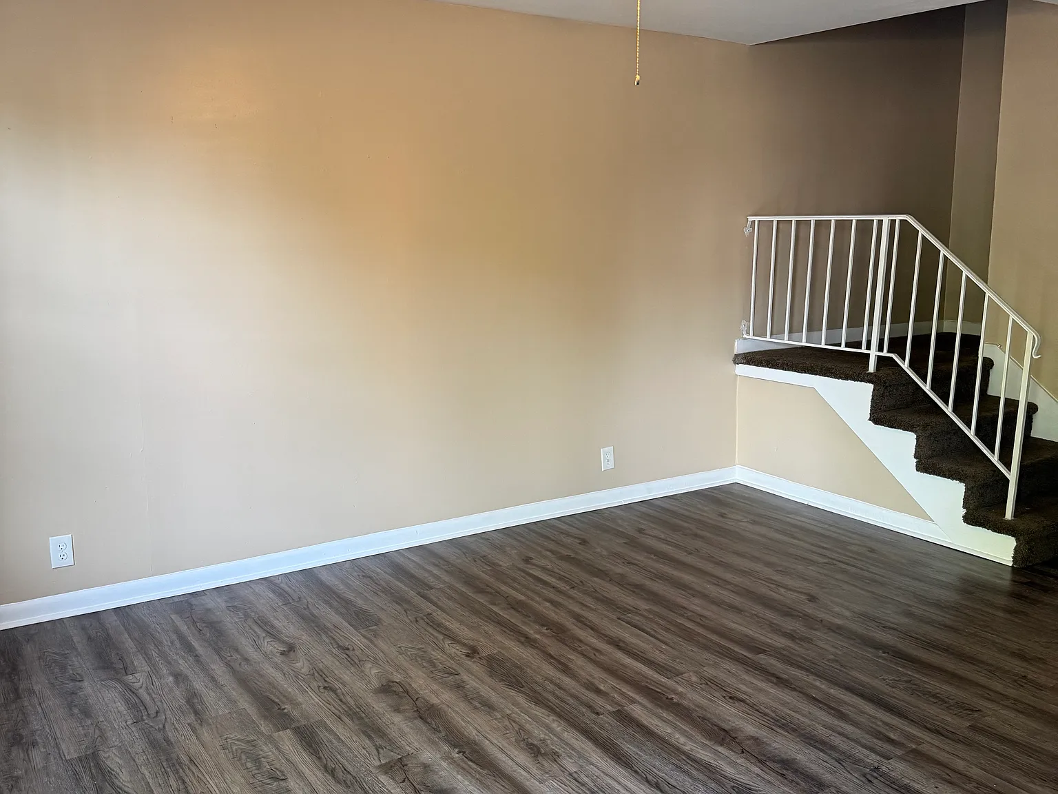 2 bed, 1.5 bath, 1050 sqft, $1,350 — Photo 2
