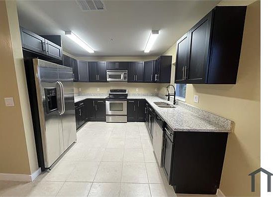 3rd image of 621 Joel Blvd #1