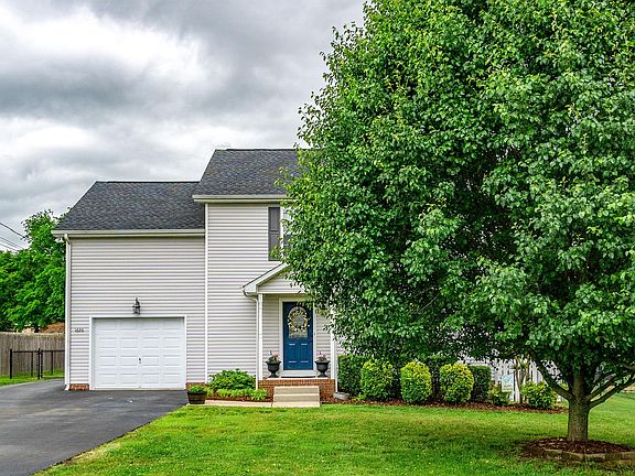 3rd image of 1626 Wellington Dr