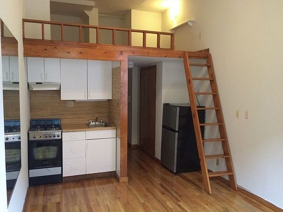 2nd image of 304 W 76th St APT 2A