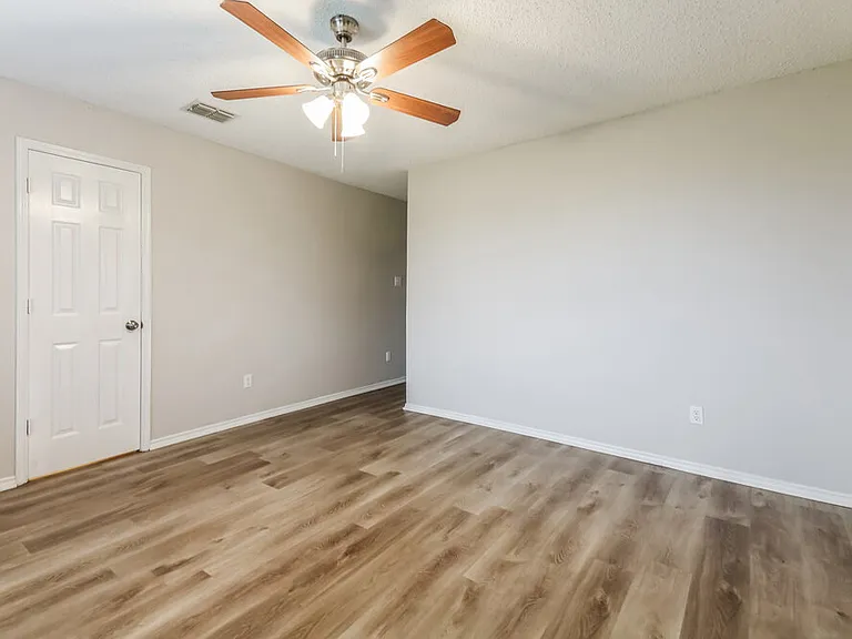 1311 Dakota Trl — Photo 11