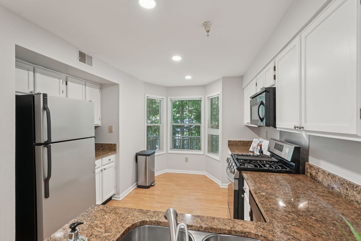 Riverlook Pkwy-S0107-016.jpg