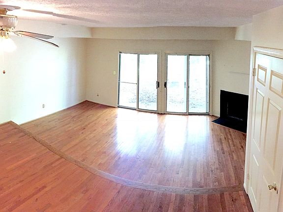 Panoramic living-dining groom