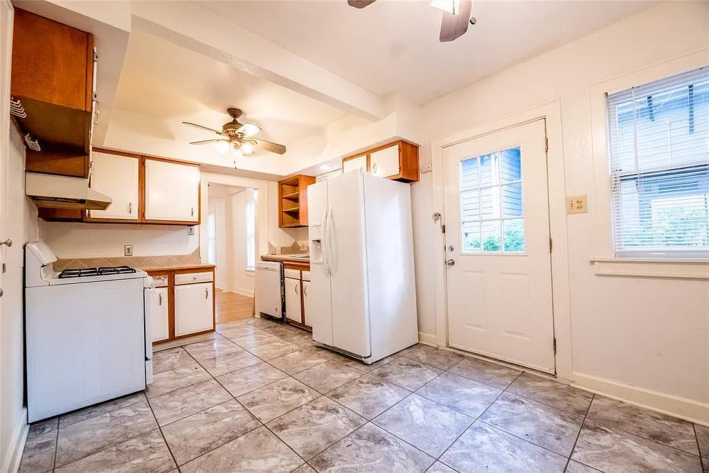 5 bed, 2.0 bath, 1500 sqft, $4,000 — Photo 4