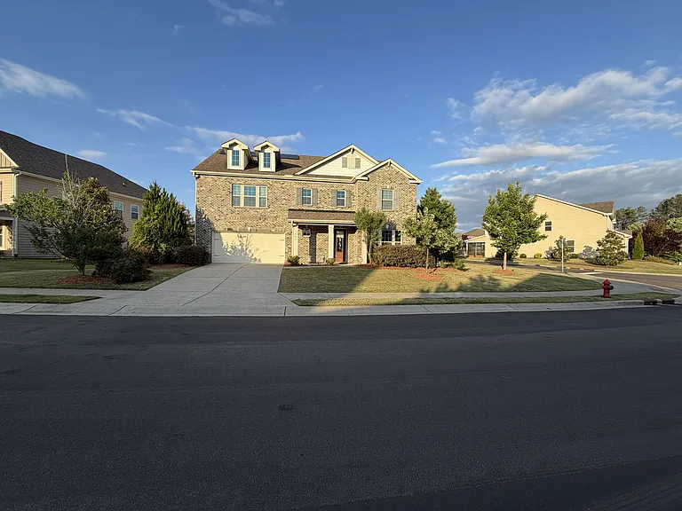 1605 Capstone Dr — Photo 2