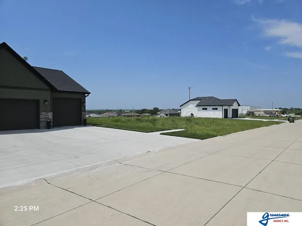 White Pine St, Syracuse, NE 68446