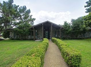301 Circleview Dr S, Hurst, TX 76054