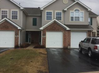 7402 Grandview Ct, Carpentersville, IL 60110