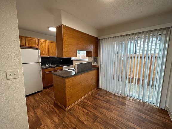 2nd image of 8902-8916 SE Woodstock Blvd #8910