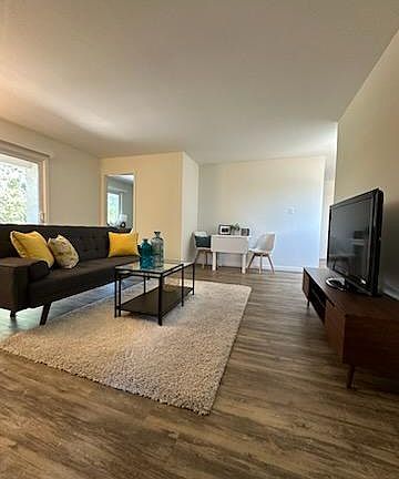 3rd image of 865 Woodside Rd #205