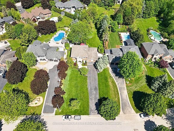 3rd image of 11 Elderberry Ln