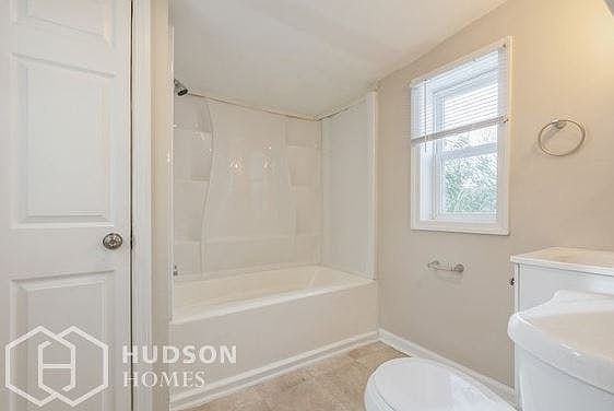 4th image of 330 Larch Ave