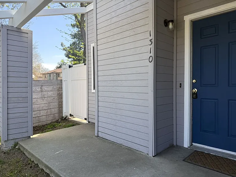 1310 Loughborough Dr — Photo 4