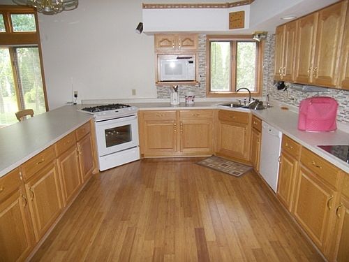 3rd image of 1044 Hillwood Blvd