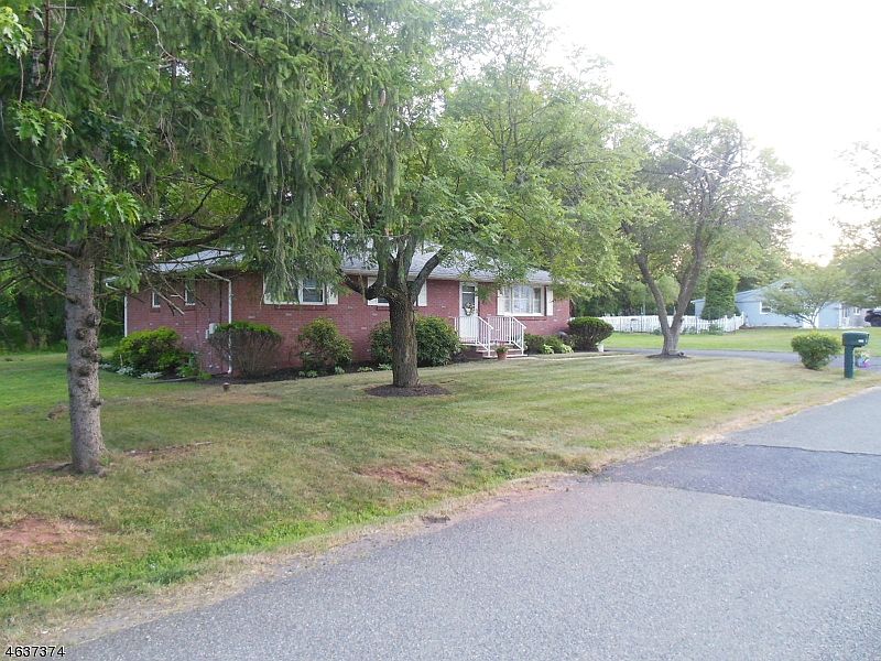 2nd image of 106 Adams St