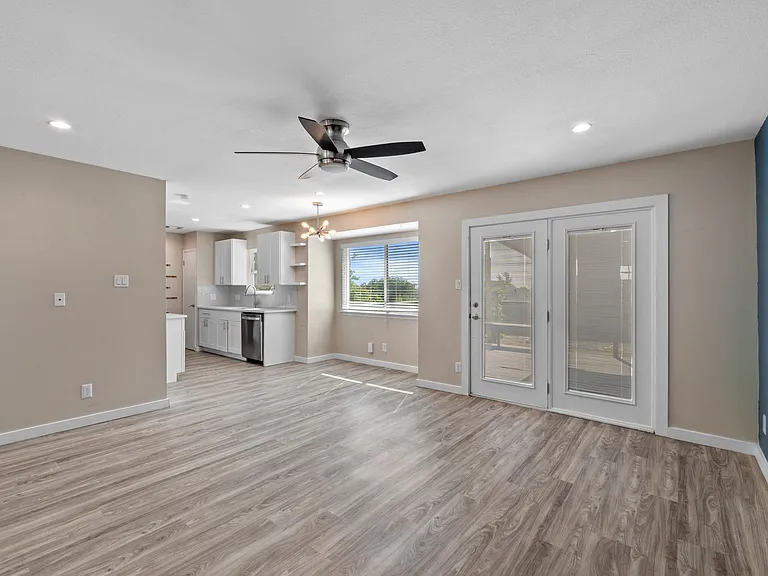 10107 Floyd Dr — Photo 7