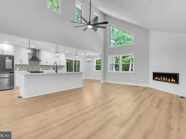 2450 Symphony Ln, Huntingtown, MD 20639