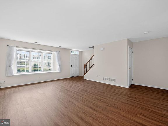 3rd image of 265 Liberty Dr