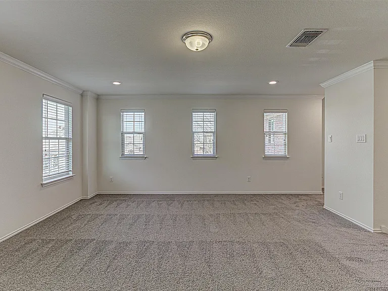 339 Alamosa Dr — Photo 33