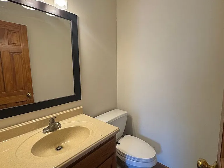 2047 Parkside Dr — Photo 8