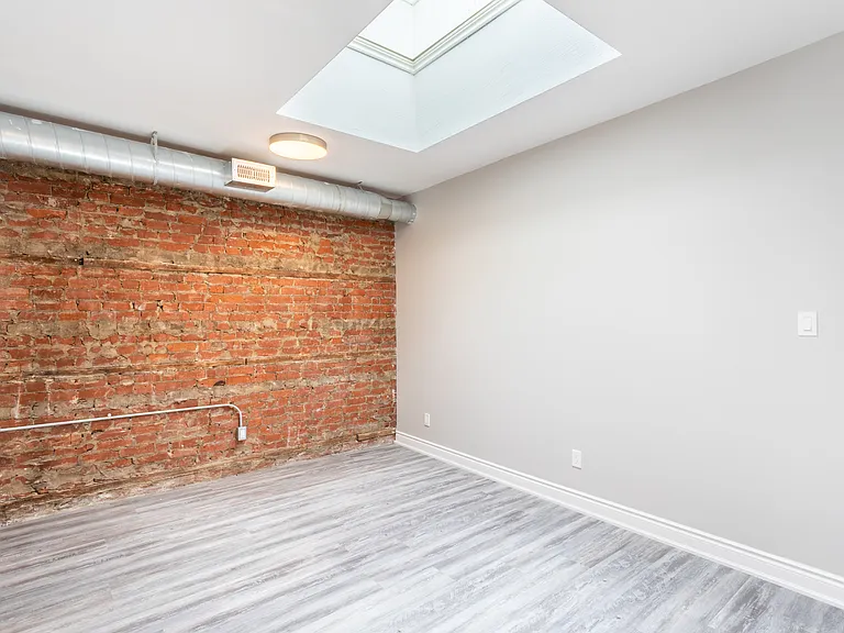 1141 Main St E #2 — Photo 10