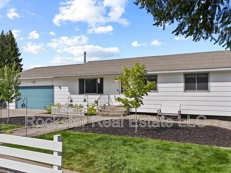 5 bed, 2.0 bath, 2000 sqft, $2,800 — Photo 3