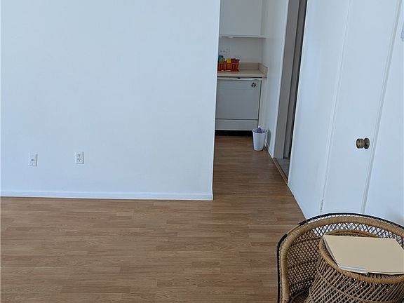 4th image of 2062 Locust Ct