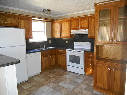 2nd image of 200 NW 23rd St APT B