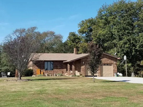 9253 N Riddle Ln, Ashley, IL 62808