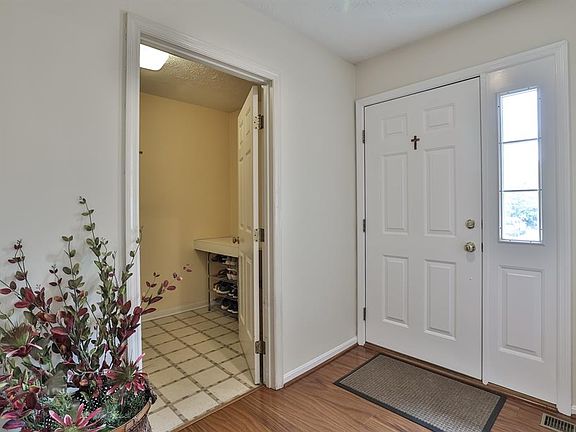 3rd image of 10879 Fallsington Ct