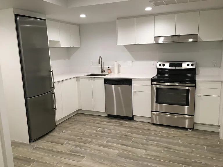 kitchen with top of the line appliances and quartz counters