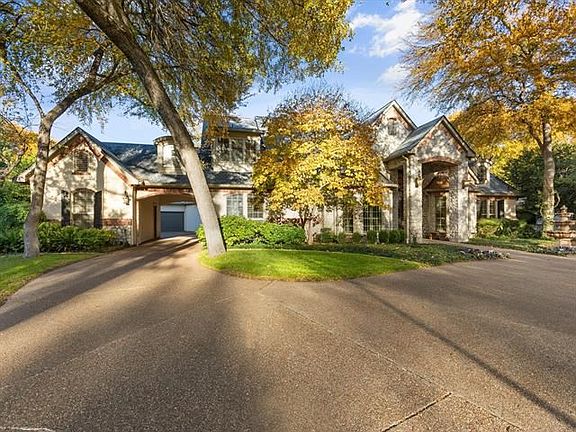 2nd image of 404 Forest River Ct