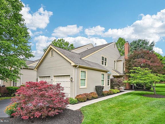3rd image of 175 Hunter Ct