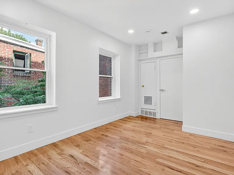 2213 Green St #B2 — Photo 10