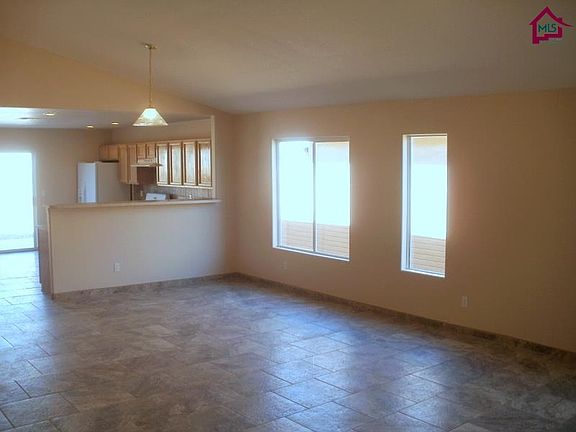3rd image of 2994 Fountain Ave