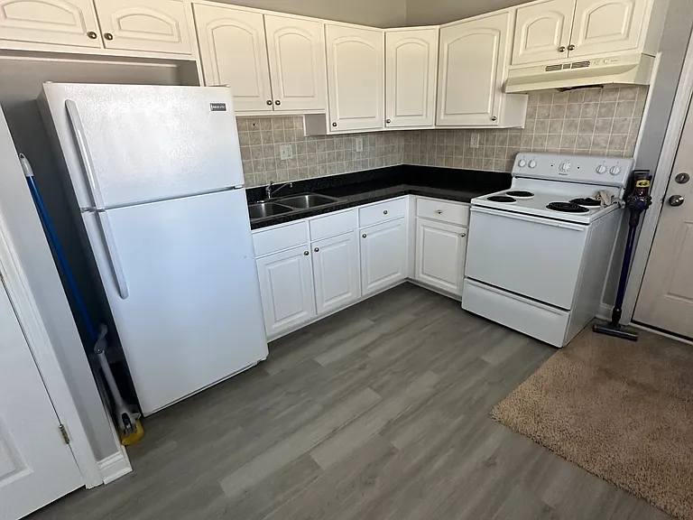 639 Scriven Ave — Photo 3