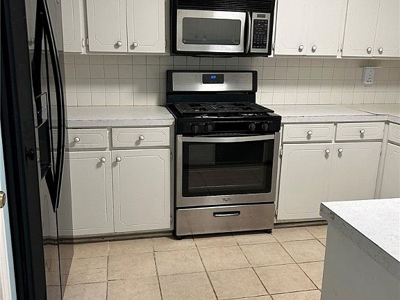 5th image of 1126 N Detroit Ave