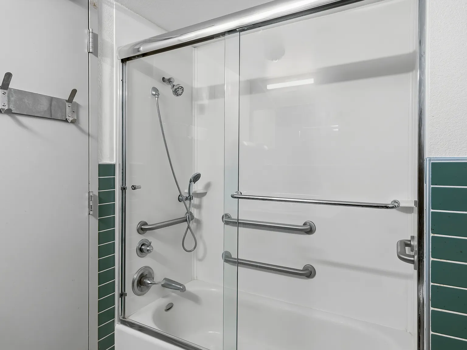 Studio, 160 sqft, $716 — Photo 4