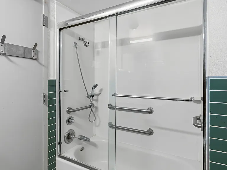 106 S Park St #201 — Photo 4