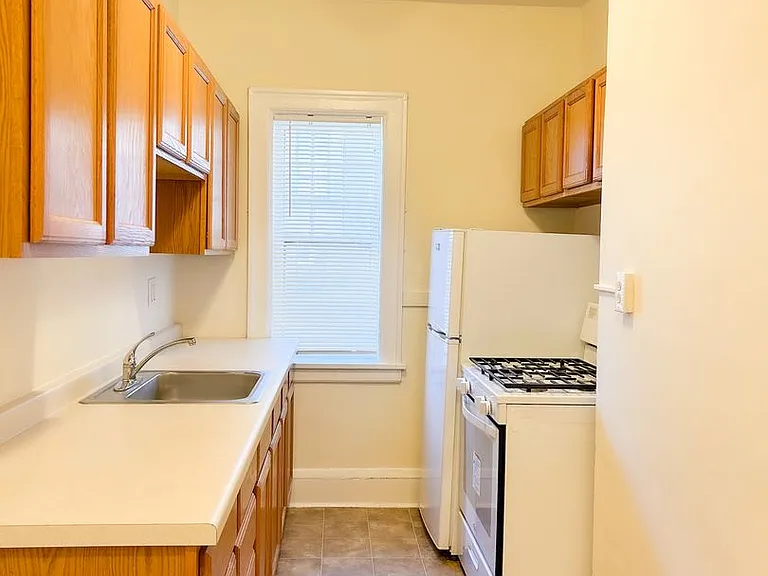 1619 Lagoon Ave — Photo 6