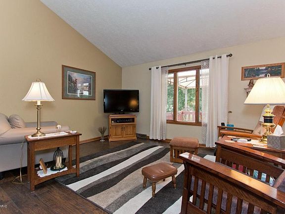 4th image of 8657 Cottonwood Dr
