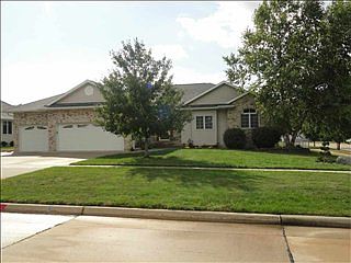 1st image of 3901 Briarwood Dr