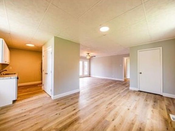 2nd image of 1520 Highland Dr #1520