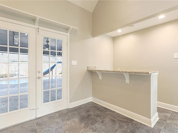 5th image of 247 River Point Dr