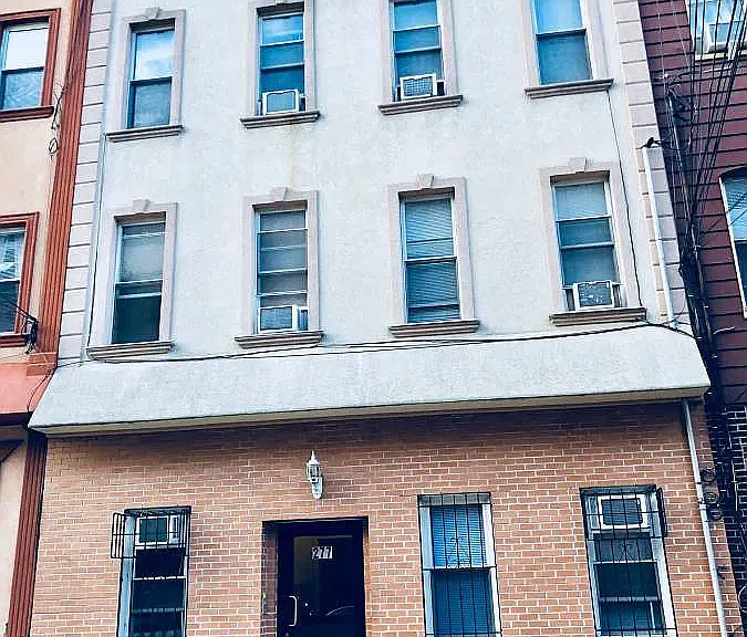 277 Devoe St #2 — Photo 9