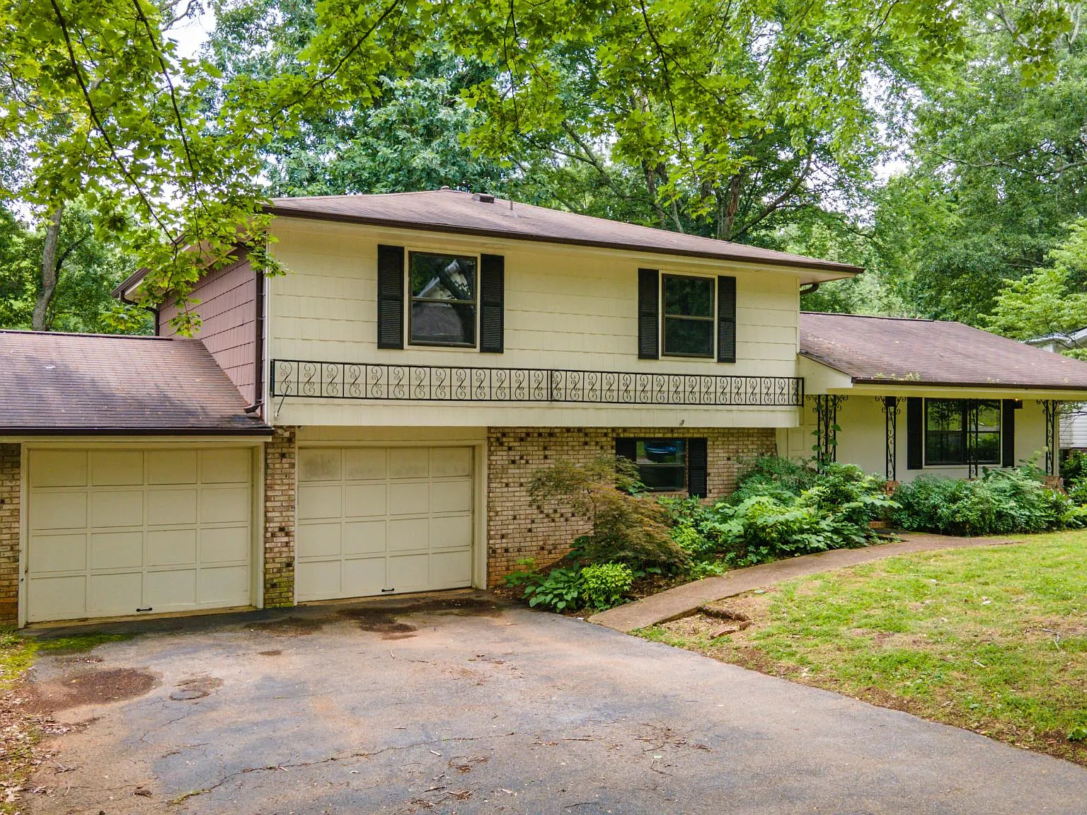 3 bed, 1866 sqft, $2,049 — Photo 3