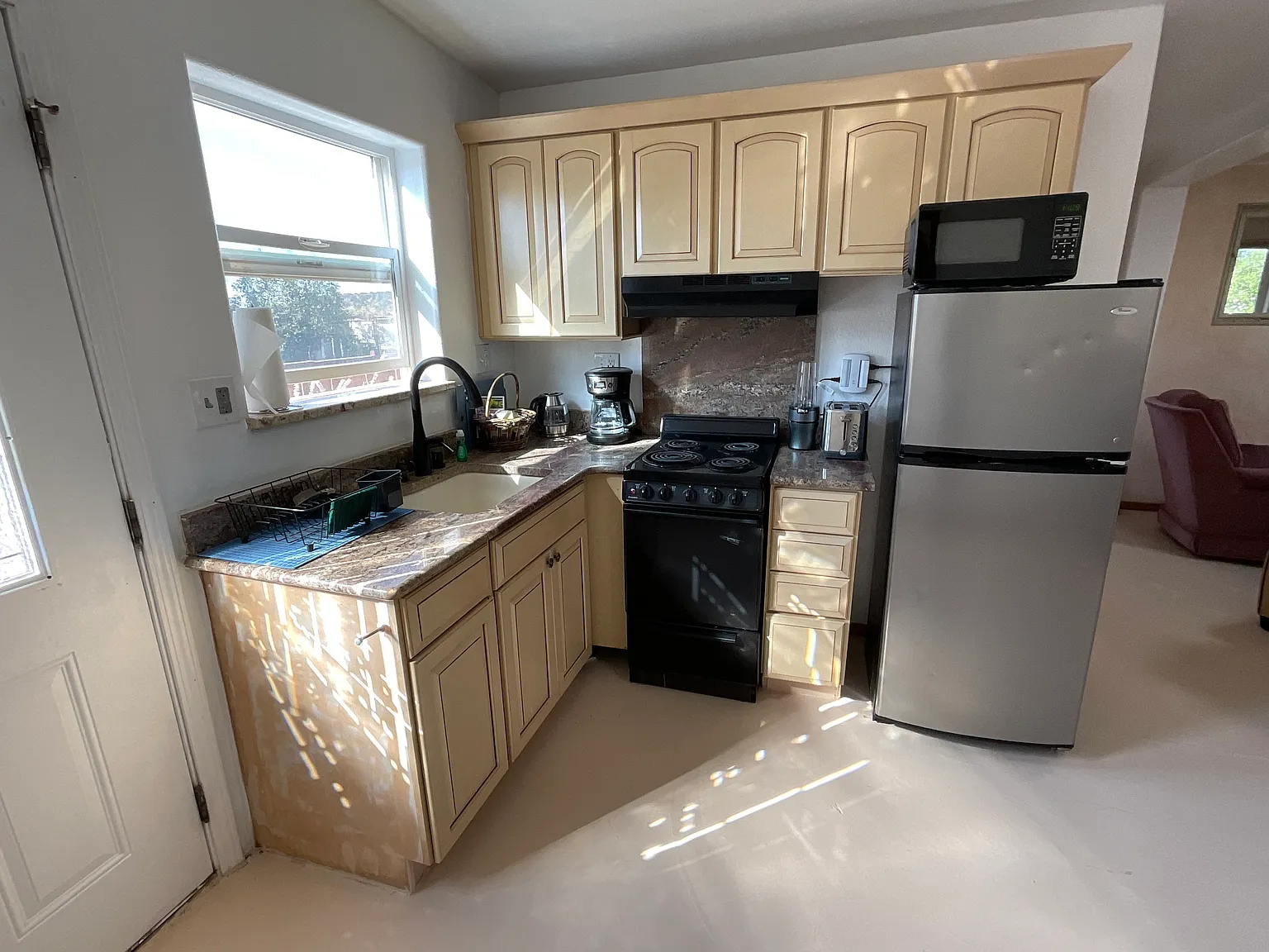 1 bed, 667 sqft, $2,400 — Photo 2