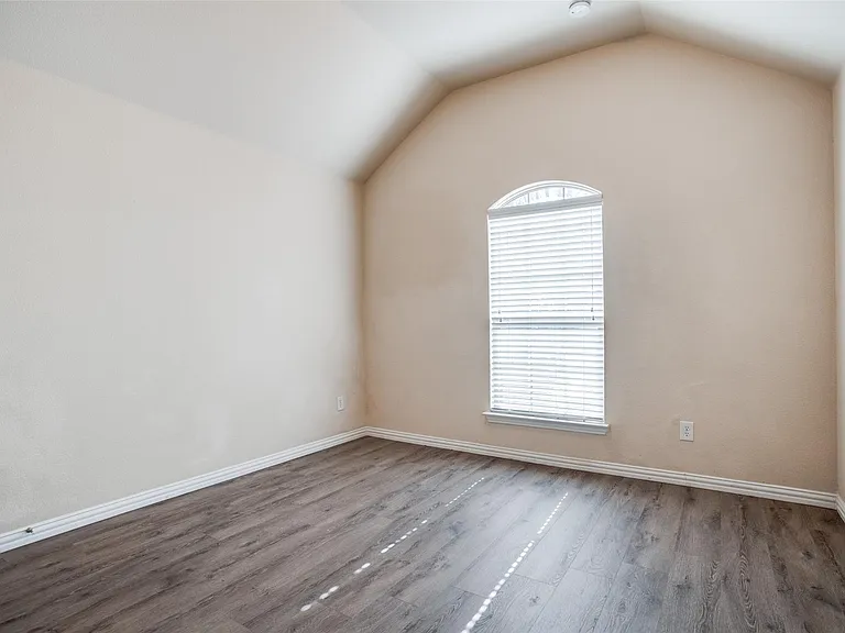 700 Golden Nugget Dr — Photo 4